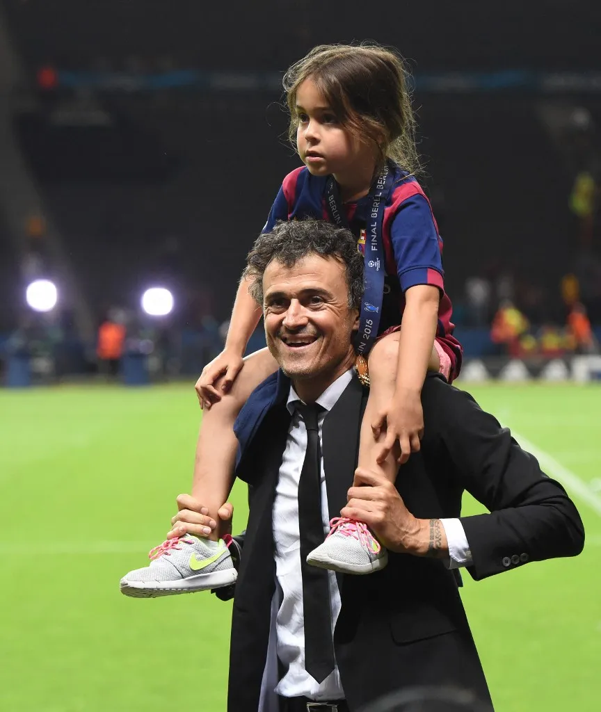 Barcelona's head coach Luis Enrique and his daughter  Xana celebrate after winning the UEFA Champions League final soccer match between Juventus FC and FC Barcelona at Olympiastadion in Berlin, Germany, 06 June 2015. Photo: Marcus Brandt/dpa (Photo by MARCUS BRANDT / DPA / dpa Picture-Alliance via AFP)
