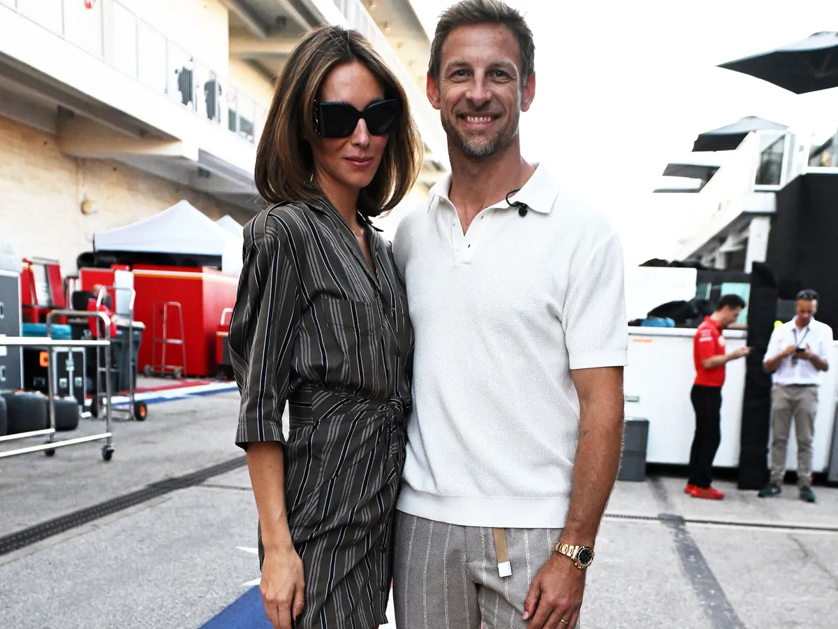 börtönbüntetést, AUSTIN, TEXAS - OCTOBER 20: Brittny Button and Jenson Button pose for a photo in the Paddock during the F1 Grand Prix of United States at Circuit of The Americas on October 20, 2024 in Austin, Texas.   Mark Sutton/Getty Images/AFP (Photo by Mark Sutton / GETTY IMAGES NORTH AMERICA / Getty Images via AFP)