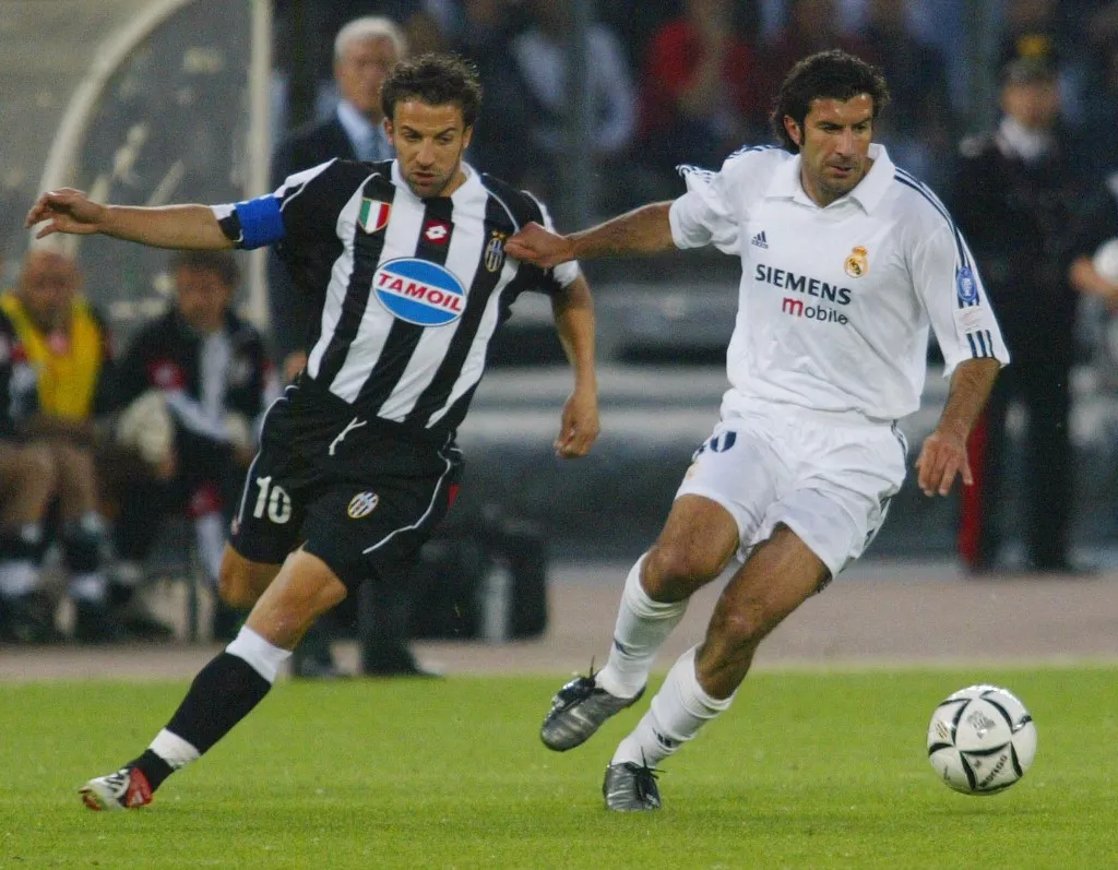 Real Madrid's midfielder Luis Figo (R) vies with Juventus' captain Alessandro Del Piero during the second leg semi-final Champions' League soccer match, 14 May 2003 in Turin. AFP PHOTO / VINCENZO PINTO (Photo by VINCENZO PINTO / AFP)