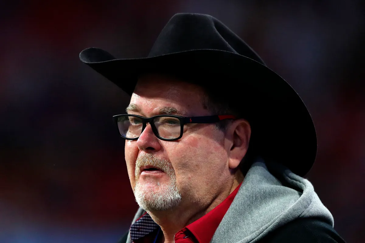 vastagbélrák, ATLANTA, GEORGIA - DECEMBER 28: American commentator Jim Ross looks on prior to the Chick-fil-A Peach Bowl between the LSU Tigers and the Oklahoma Sooners at Mercedes-Benz Stadium on December 28, 2019 in Atlanta, Georgia.   Kevin C. Cox/Getty Images/AFP (Photo by Kevin C. Cox / GETTY IMAGES NORTH AMERICA / Getty Images via AFP)