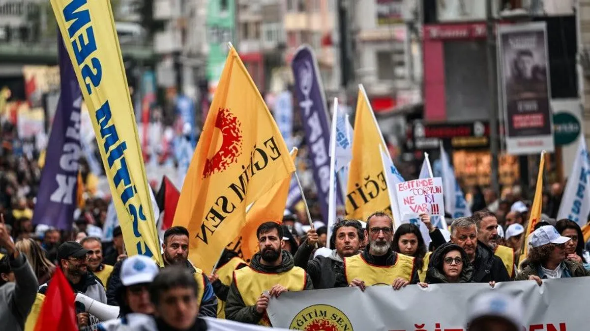 Összecsaptak a rendőrök és a tüntetők Isztambulban