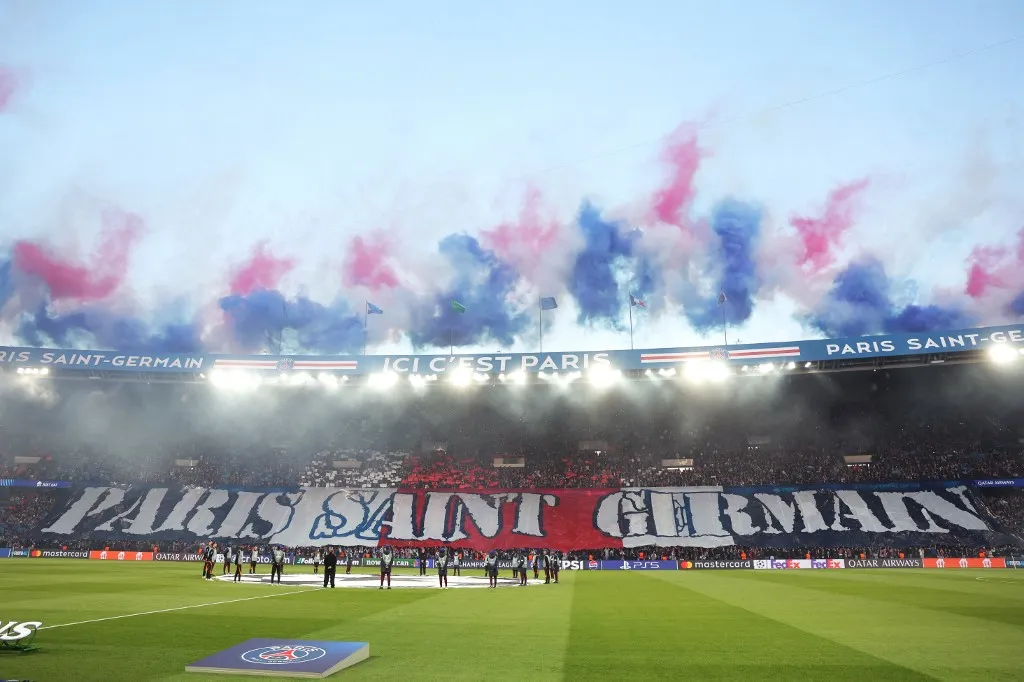 Paris Saint-Germain's supporters hold a banner in the stands as they cheer their team ahead of the UEFA Champions League semi-final second leg football match between Paris Saint-Germain (PSG) and Arsenal at the Parc des Princes stadium in Paris, on May 7, 2025. (Photo by Thomas SAMSON / AFP), Bajnokok Ligája