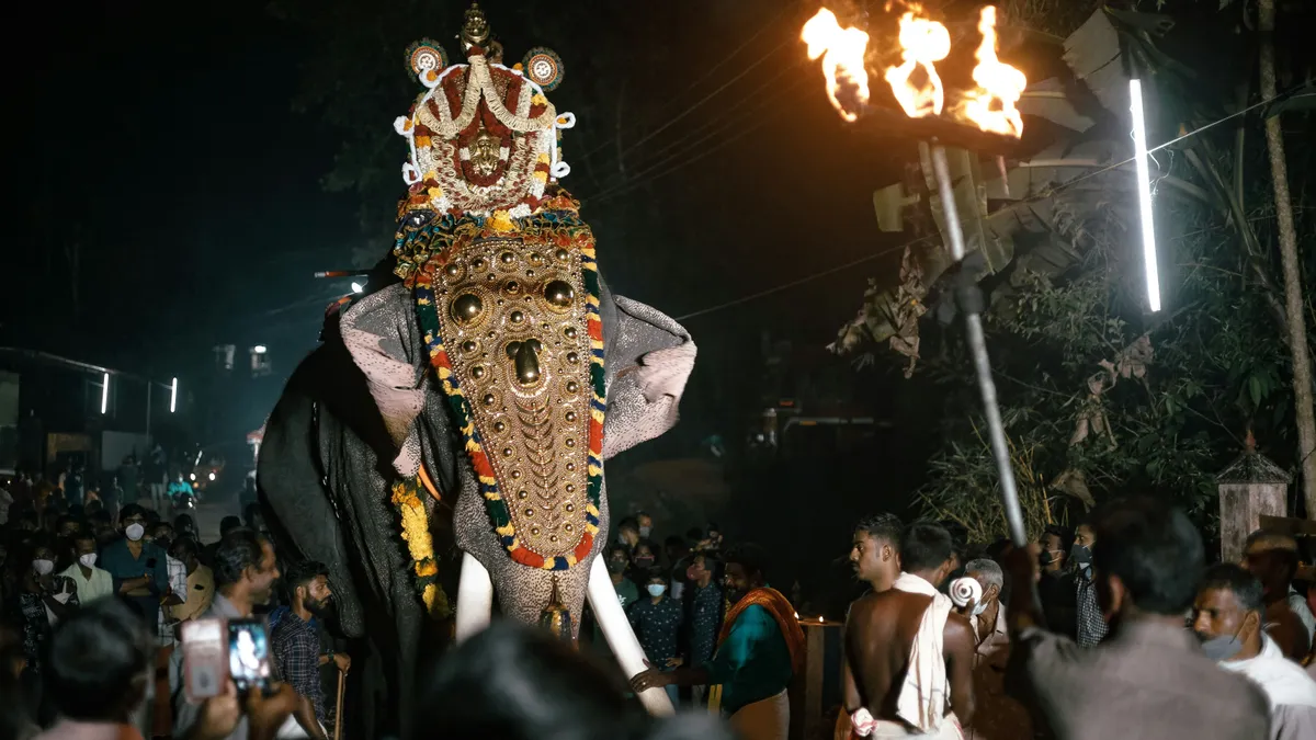 Többen életüket vesztették, miután a tömeg lökdösődni kezdett Indiában egy hindu fesztiválon – videó