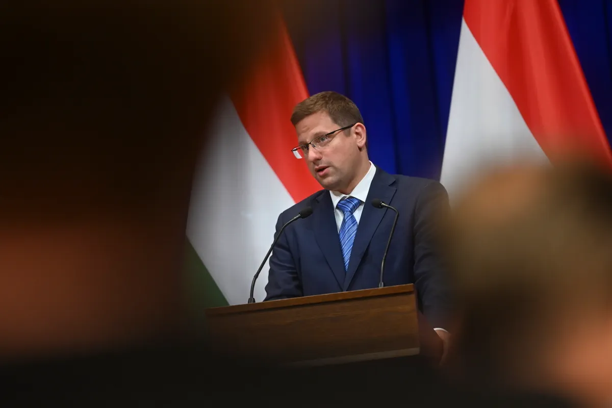 Budapest, 2025. június 18.
Gulyás Gergely, a Miniszterelnökséget vezető miniszter a Kormányinfó sajtótájékoztatón a Karmelita kolostorban 2025. június 18-án.
MTI/Balogh Zoltán