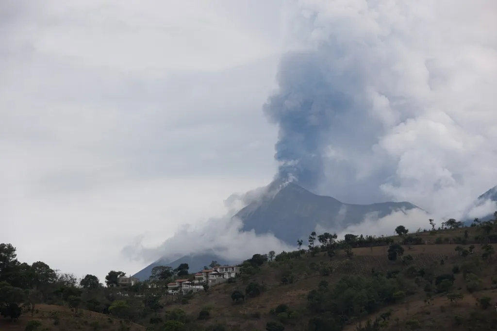 GUATEMALA CITY, GUATEMALA - JUNE 05: Plumes rise over 2,000 meters above sea level, after Fuego Volcano erupts, spreading ash toward the southern flank of the volcano in Guatemala City, Guatemala on June 05, 2025. Luis Vargas / Anadolu (Photo by Luis Vargas / Anadolu via AFP)
