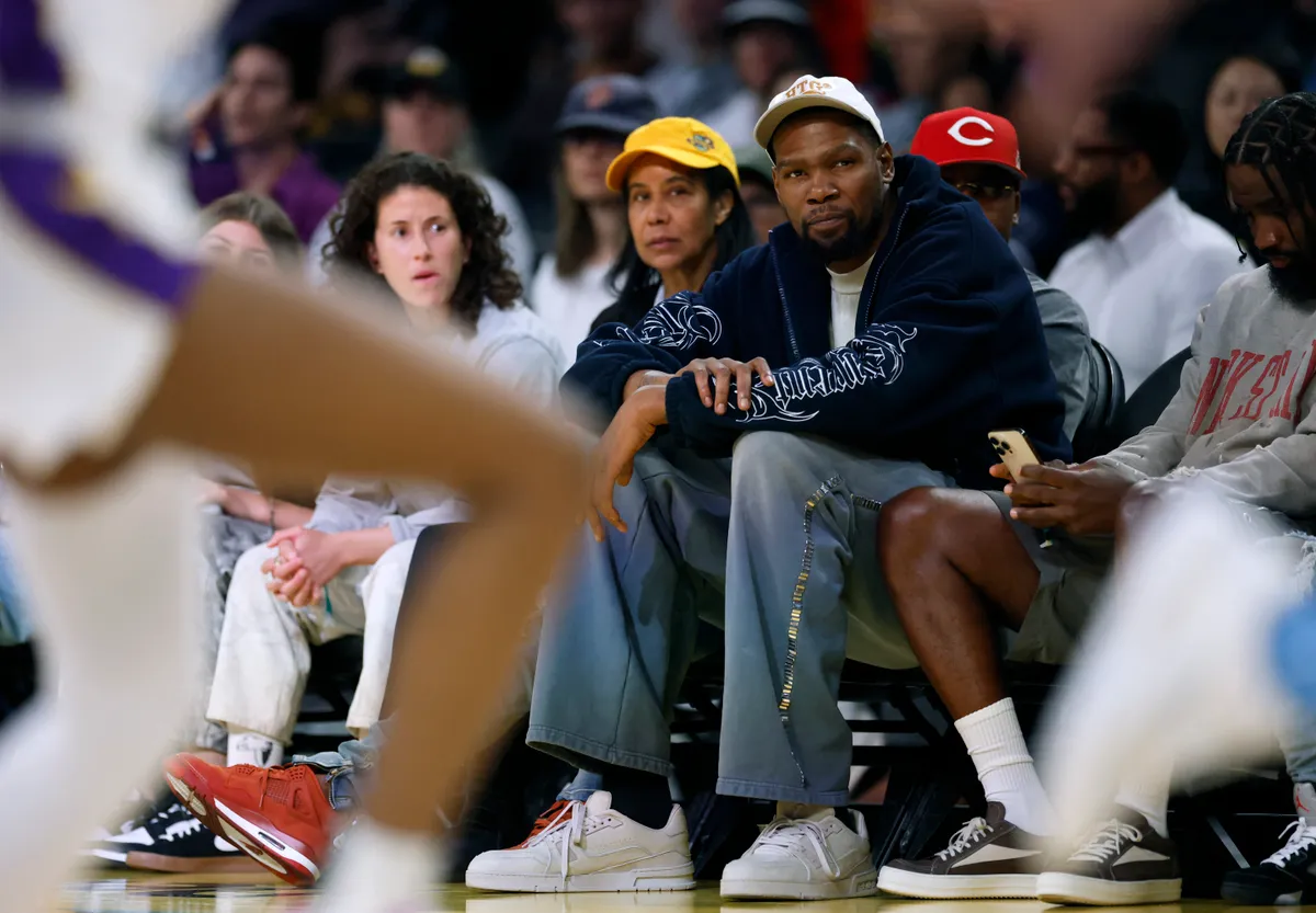 LOS ANGELES, CALIFORNIA - MAY 27: Kevin Durant watches the game between the Atlanta Dream and the Los Angeles Sparks during an 88-82 Atlanta Dream win at Crypto.com Arena on May 27, 2025 in Los Angeles, California. NOTE TO USER: User expressly acknowledges and agrees that, by downloading and/or using this Photograph, user is consenting to the terms and conditions of the Getty Images License Agreement.   Harry How/Getty Images/AFP (Photo by Harry How / GETTY IMAGES NORTH AMERICA / Getty Images via AFP)