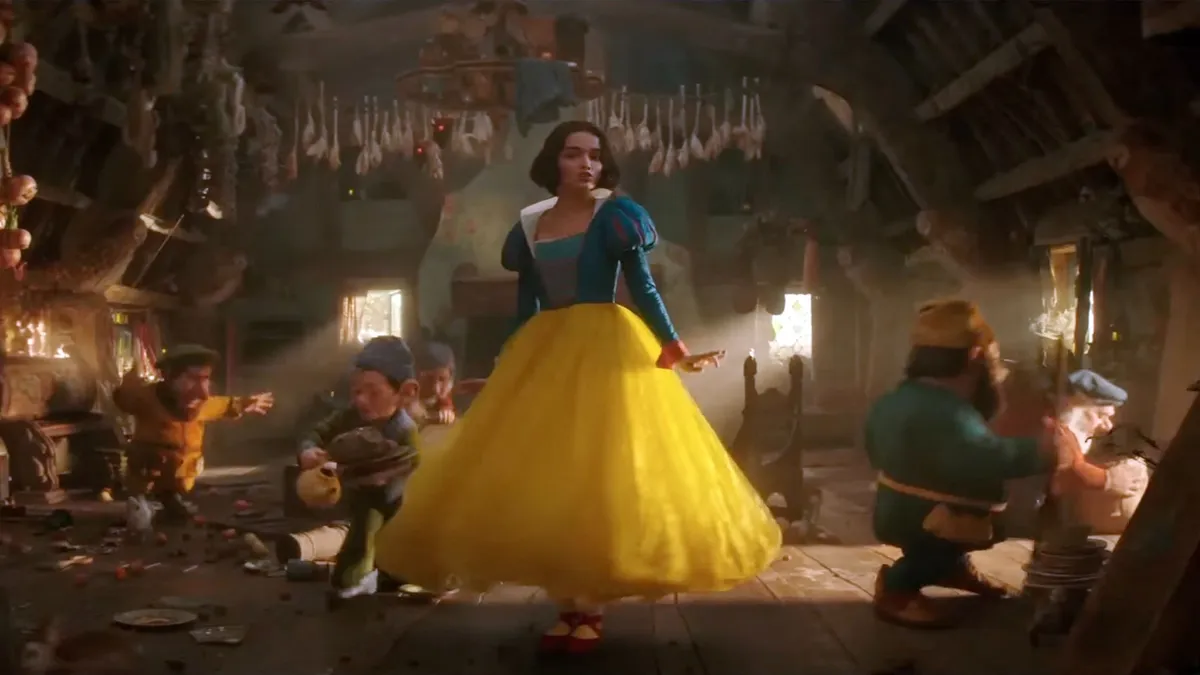 Hófehérke Pictures must credit: Disney Here’s a first look at the new live action version of the Walt Disney 1937 animated classic Snow White and the Seven Dwarves.. Rachel Zegler, 23, plays the title character while Wonder Woman actress Gal Gadot ,39 , is her step mother, the Evil Queen. A teaser trailer for the film, simply titled Snow White, features the dwarves as CGI animations after early controversy about whether they would be replaced by a more diverse range of characters. There is a glimpse of the magic mirror, Zegler singing a few lines of the classic song Whistle While You Work from the original film, plus Gadot’s character creating the poison apple. Production on the film was rife with issues, first with the COVID-19 pandemic pushing back the original start in 2020, then with a fire causing damage to sets in 2022. The musical adventure based on the tale collected by the Brothers Grimm, features the dwarvesBashful, Doc, Dopey, Grumpy, Happy, Sleepy, and Sneezy. There are also all-new original songs. Actor Andrew Burnap plays the prince Jonathan The film has an official release date of March 21, 2025. Picture supplied by JLPPA