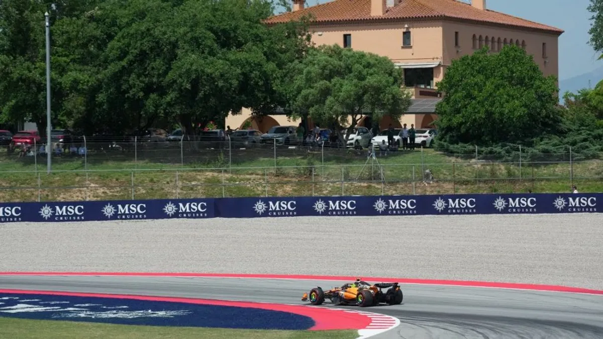 Az új F1-es pályákat kritizálta Lewis Hamilton