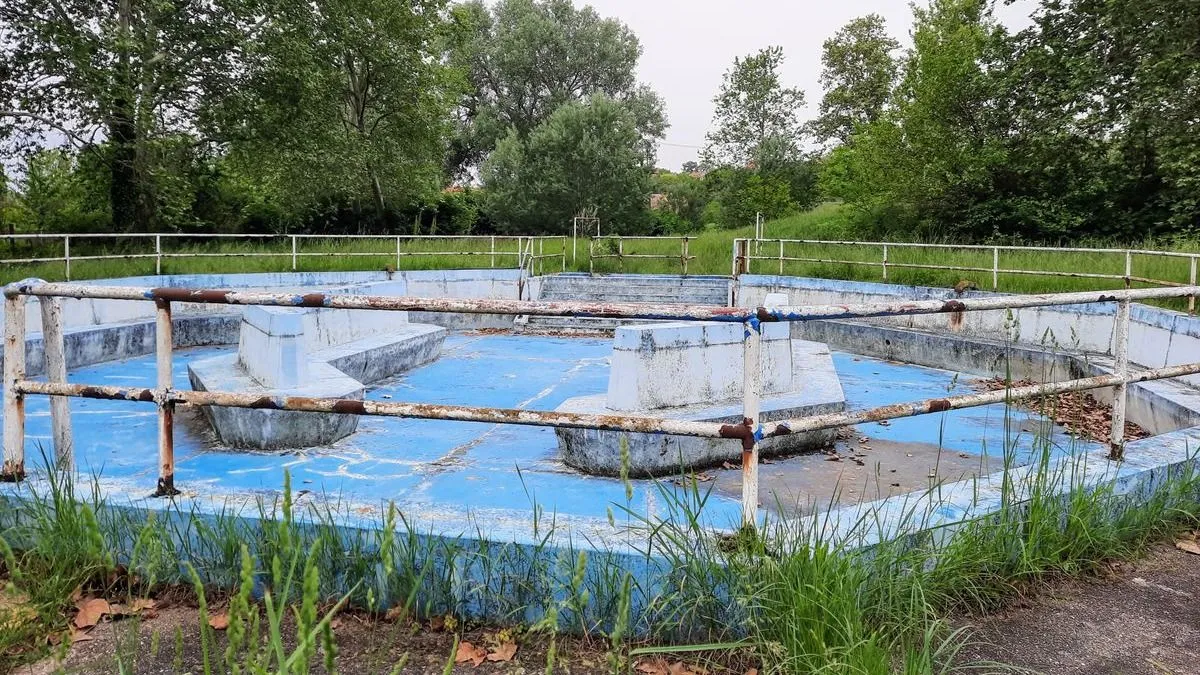 Döbbenetes fotók kerültek elő a simontornyai fürdőről