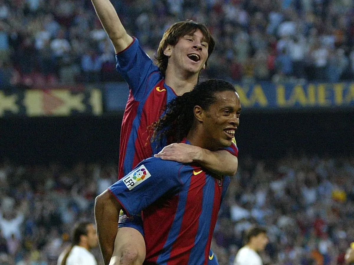 Messi és Ronaldinho gólöröme az aranykorszakból