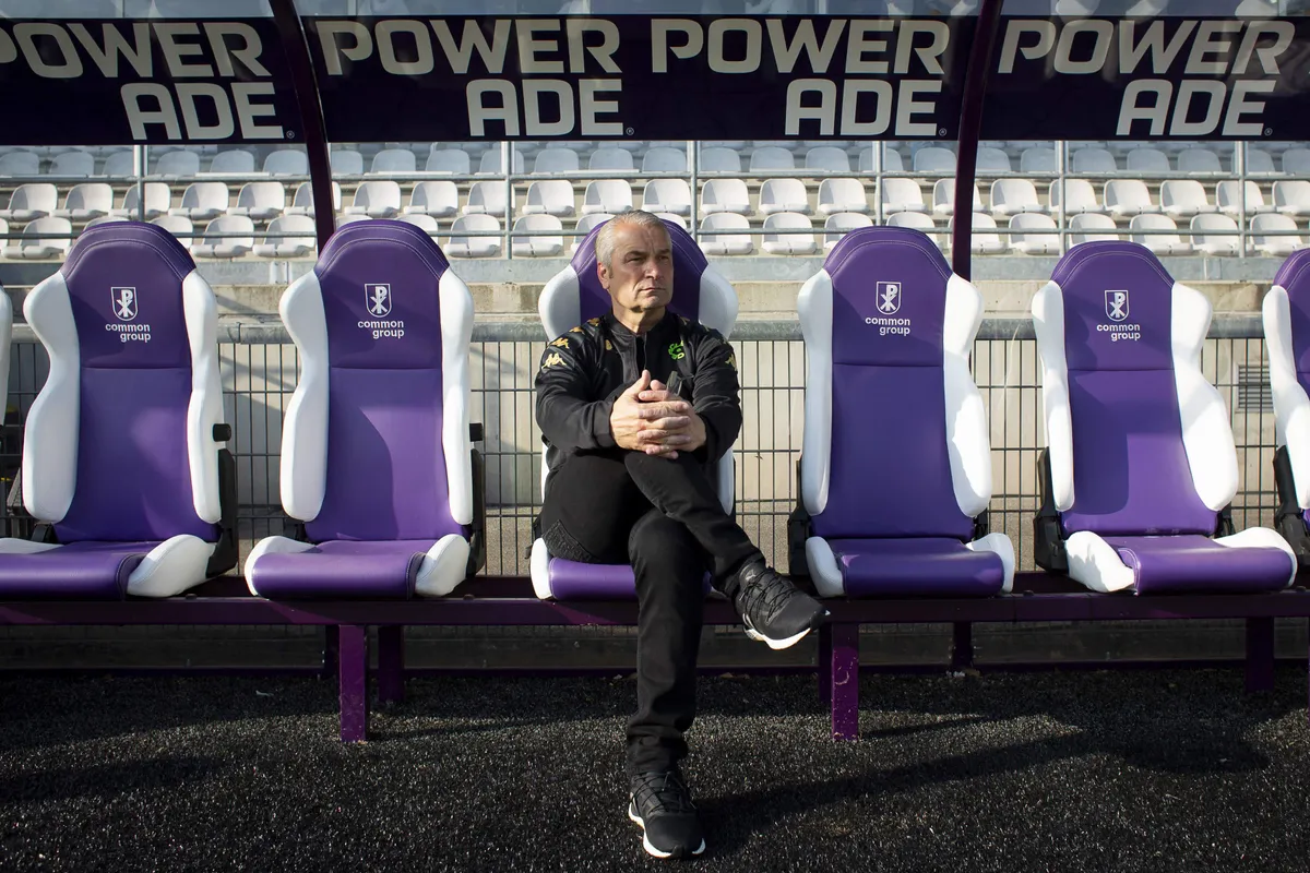 Cercle's new head coach Bernd Storck pictured before a soccer match between Patro Eisden Maasmechelen and Cercle Brugge, Sunday 18 May 2025 in Maasmechelen, the first leg of the Relegation Play-offs Finals of the 2024-2025 'Jupiler Pro League' Belgian championship. The winner of the meeting will qualify to play in the First Division. BELGA PHOTO KRISTOF VAN ACCOM (Photo by KRISTOF VAN ACCOM / BELGA MAG / Belga via AFP)