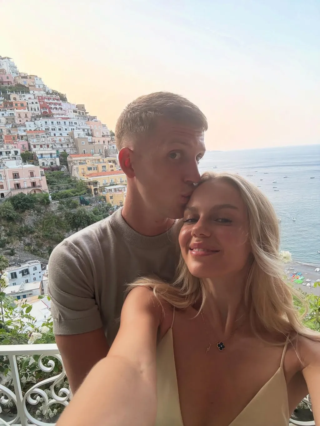 A Barcelona sztárja, Dani Olmo és barátnője, Laura "Abla" Schmitt