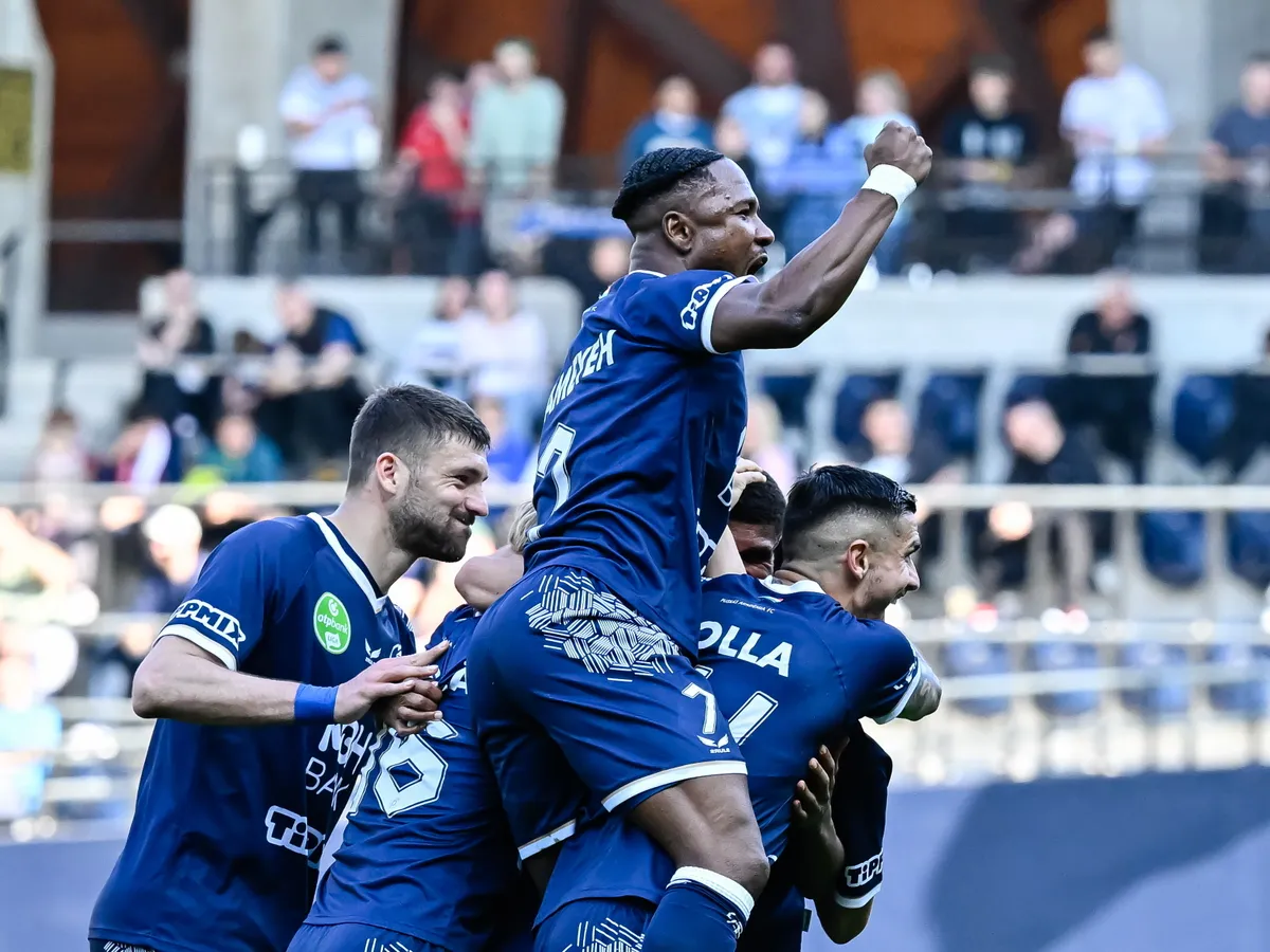 Felcsút, 2025. április 26.
A Puskás Akadémia játékosainak gólöröme a labdarúgó OTP Bank Liga 29. fordulójában játszott Puskás Akadémia FC – Fehérvár FC mérkőzésen a felcsúti Pancho Arénában 2025. április 26-án. A mérkőzést 3-1-re nyerte a Puskás Akadémia FC.
MTI/Vasvári Tamás