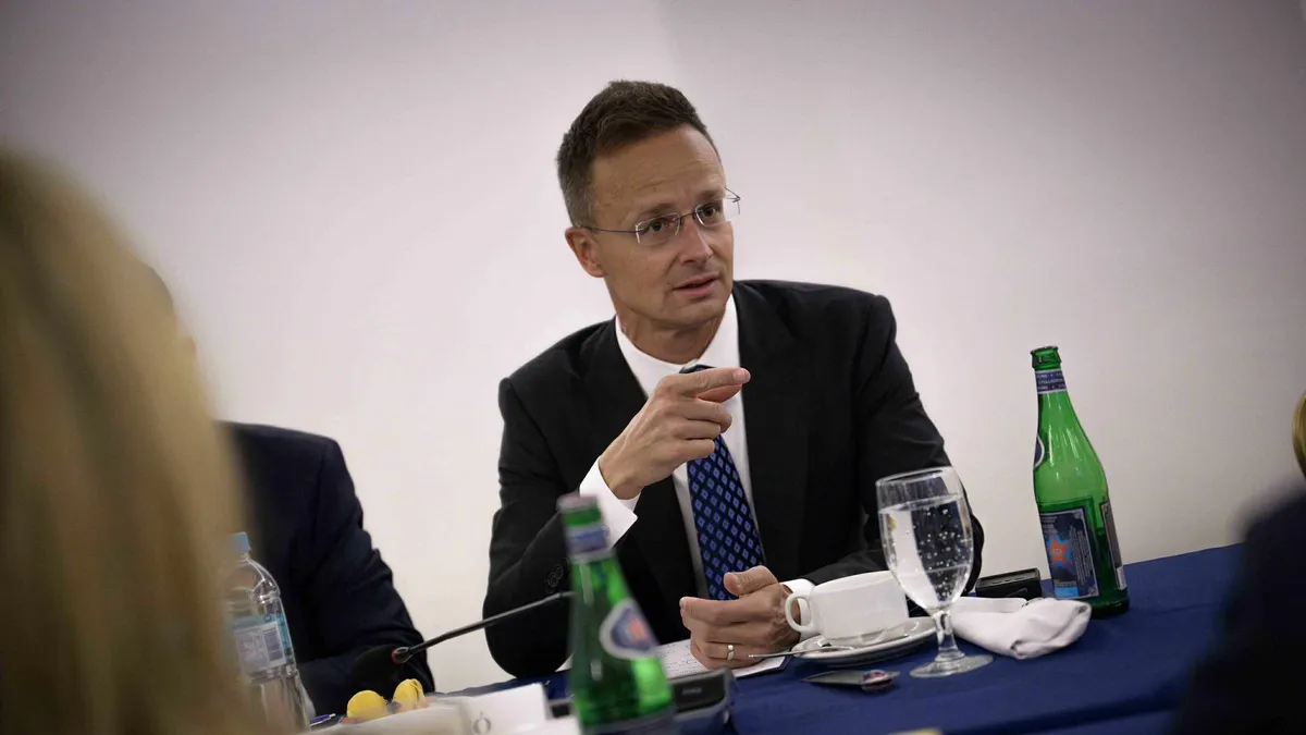 Szijjártó Péter: Egyszerre vívjuk a józan ész forradalmát