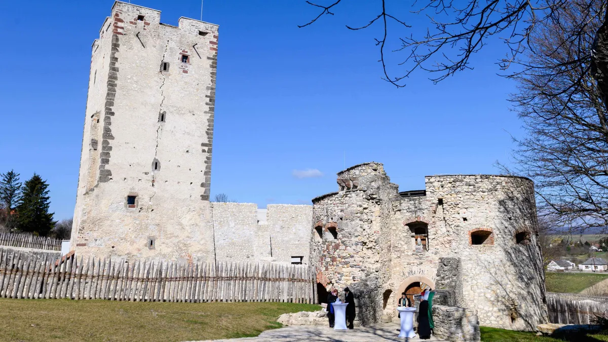 Kinizsi vár, Kinizsi-vár, Nagyvázsony,  Nagyvázsony, 2023. március 16.
A megújult nagyvázsonyi Kinizsi-vár az avatás napján, 2023. március 16-án. Az 1,6 milliárd forintból felújított vár március 17-től látogatható.
MTI/Vasvári Tamás