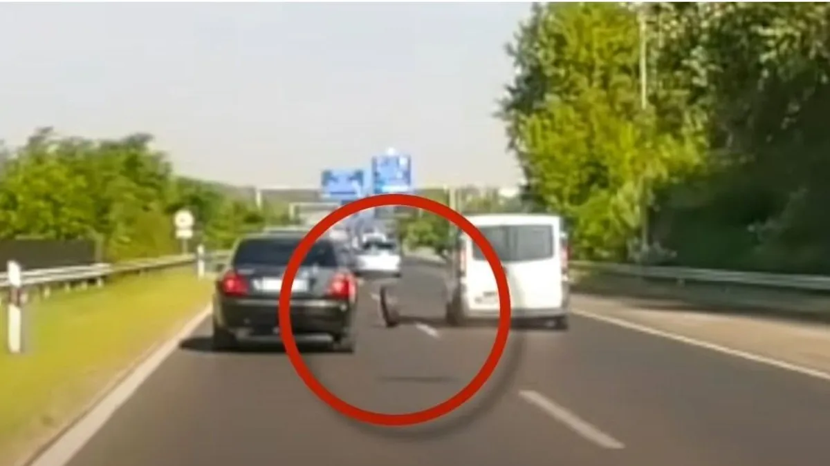 Hajmeresztő pillanat az M1-es autópályán, elszabadult egy kerék