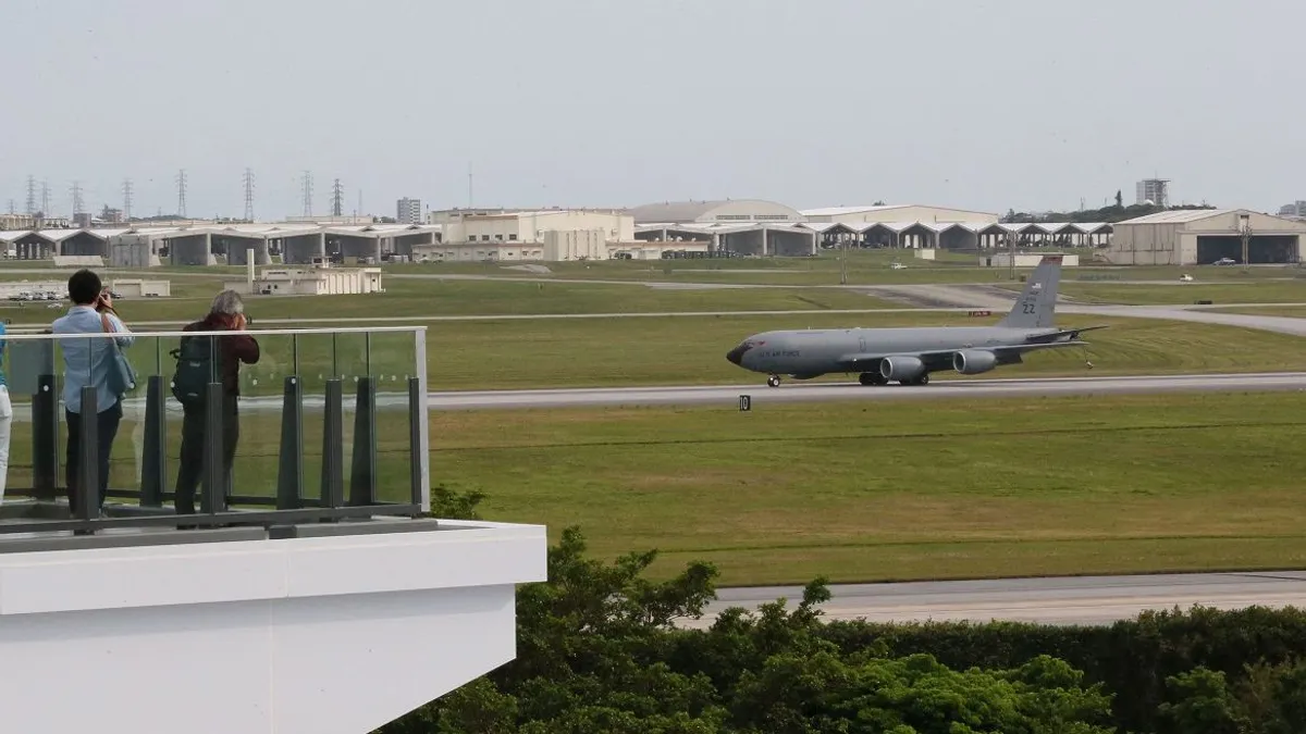 Hatalmas robbanás rázta meg az USA okinavai légibázisát, többen megsérültek