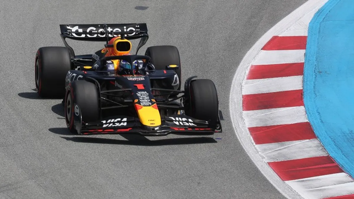 Ezért kapott súlyos büntetést Verstappen az F1-es Spanyol Nagydíj végén – videó