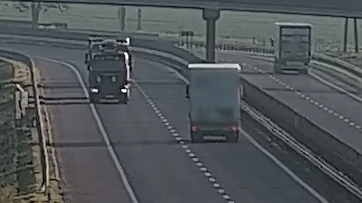 Döbbenet, forgalommal szembe ment egy kamion az M30-ason – videó