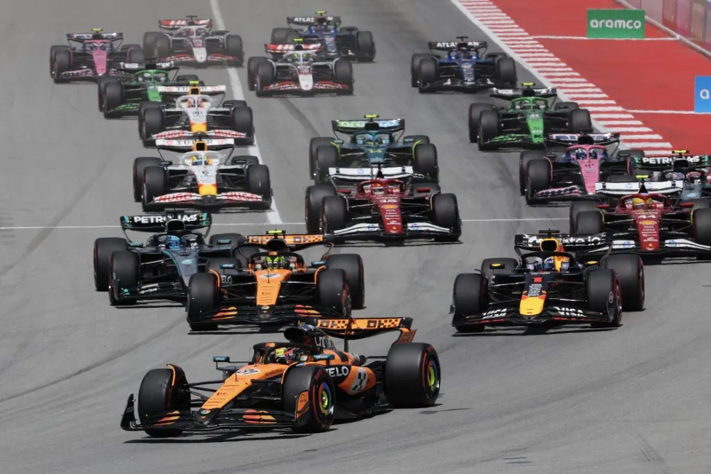 McLaren's Australian driver Oscar Piastri (L) leads the race at the start of the Spanish Formula One Grand Prix at the Circuit de Catalunya in Montmelo, on the outskirts of Barcelona, on June 1, 2025. (Photo by LLUIS GENE / AFP)