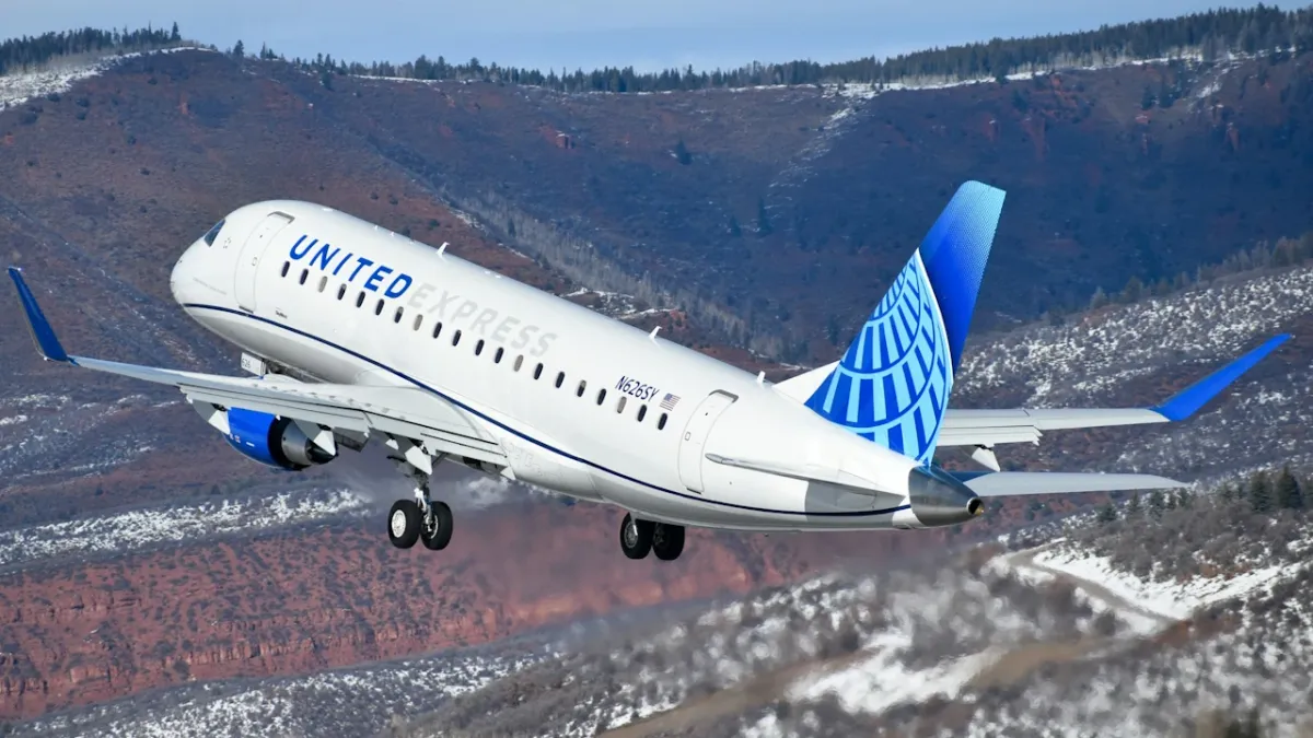 united airlines embraer e175 utasszállító repülőgép