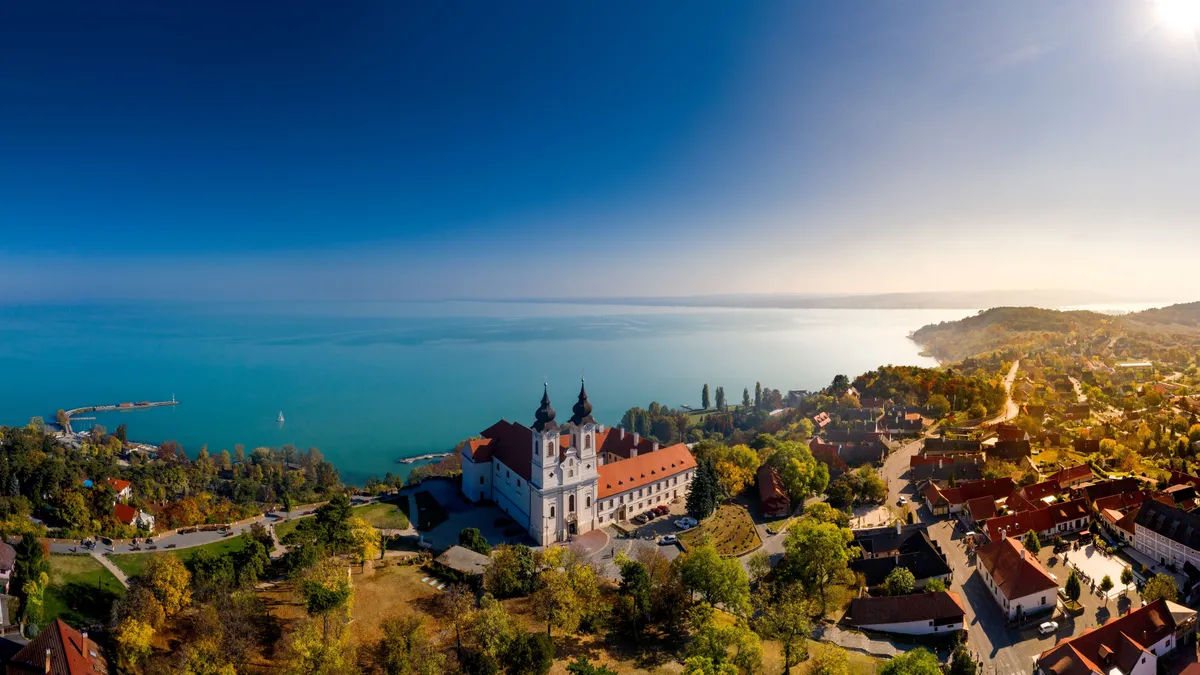 Emberre is veszélyes, új halálos kór terjed a Balatonnál