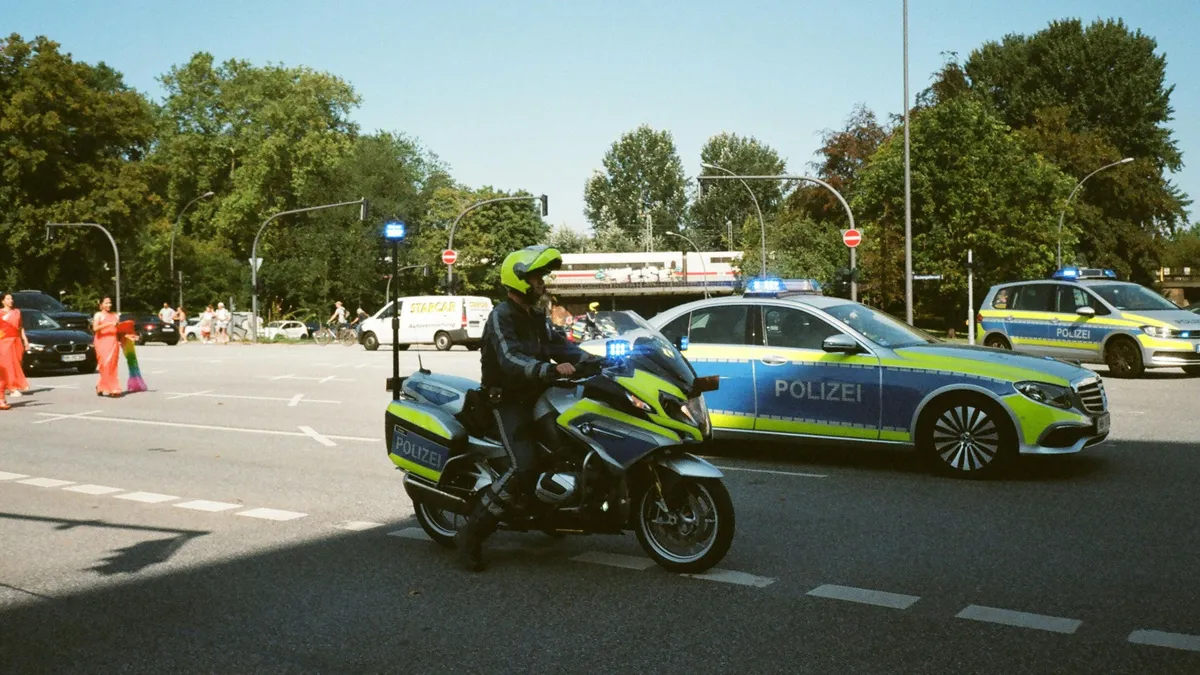 Véres leszámolás a parkolóban, egy felkészült pasinál mindig van machete