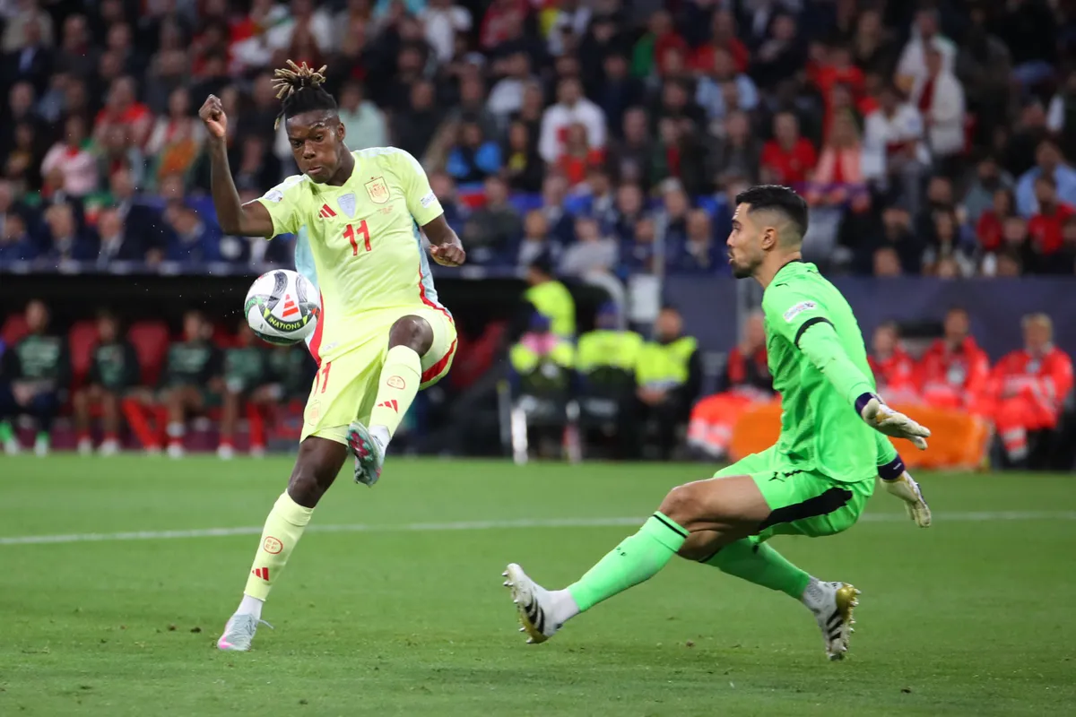 MUNICH, GERMANY - JUNE 8: Nico Williams of Spain and Diogo Costa of Portugal in action during the UEFA Nations League 2025 final match between Portugal and Spain at Munich Football Arena on June 8, 2025 in Munich, Germany .250608_SEPA_07_024 - 20250608_PD11500 (Photo by Severin Aichbauer / APA-PictureDesk via AFP)