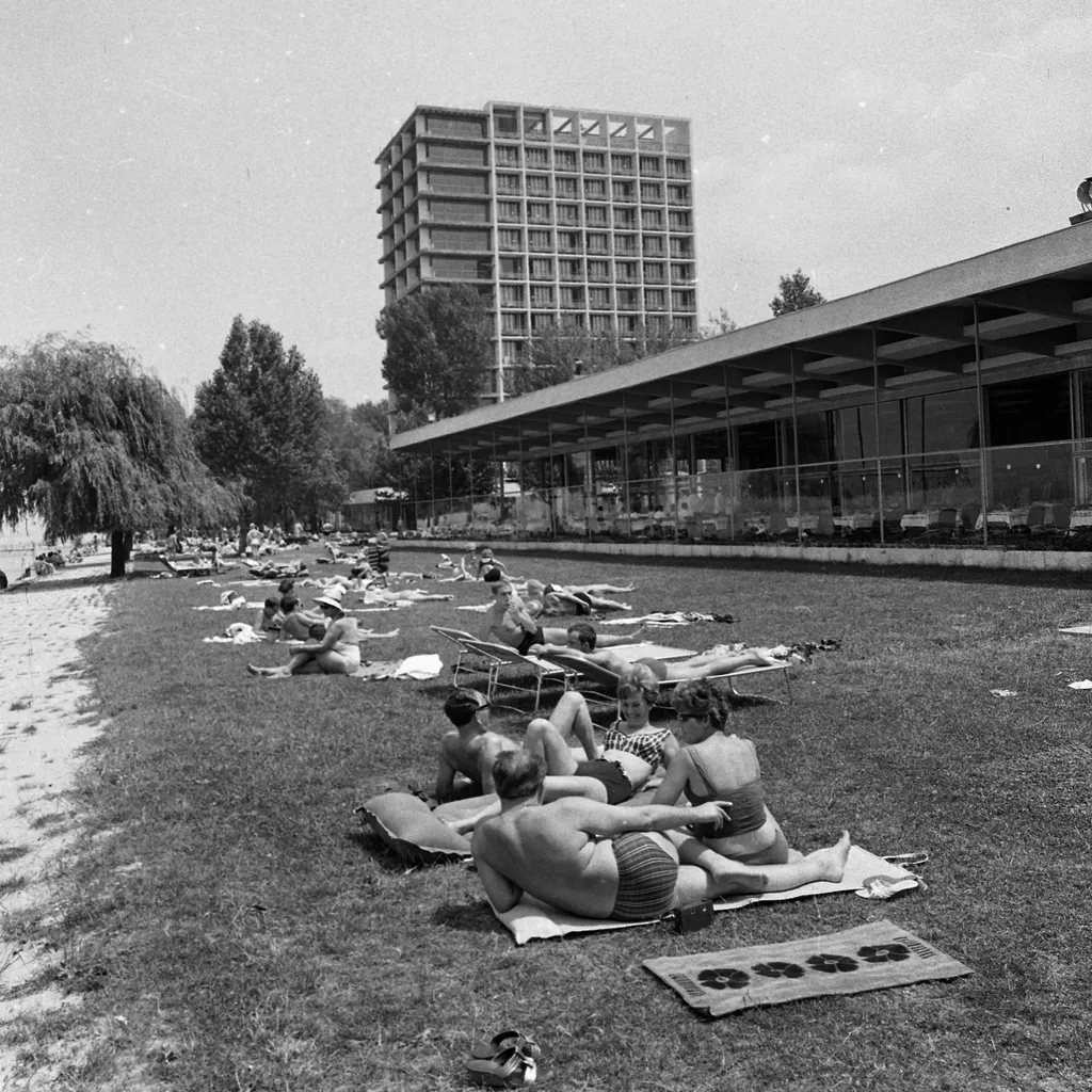 Nézze meg képeinket a régi balatoni nyaralások, régibalatoninyaralások, strand, strandolás, archív, galéria, 2025