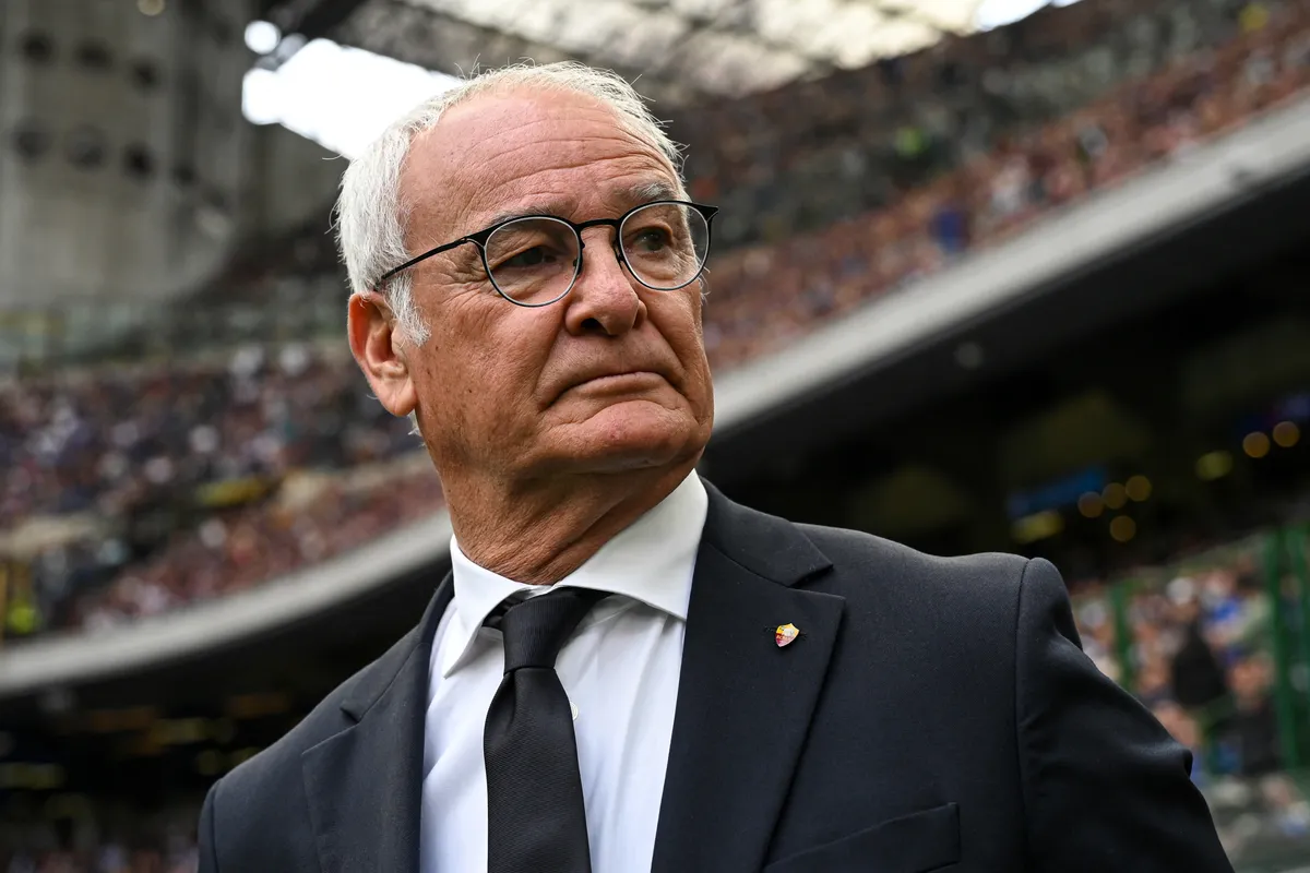 Romas Italian coach Claudio Ranieri looks on before the Italian Serie A football match between Inter Milan and Roma at the San Siro stadium in Milan on April 27, 2025. (Photo by Piero CRUCIATTI / AFP)