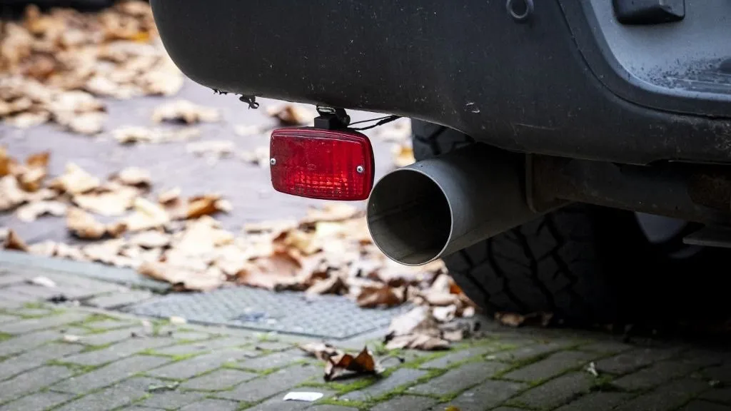 Nov. 14, 2024, GOUDA - An exhaust from a gasoline-powered car in downtown Gouda. ANP / Hollandse Hoogte / Tobias Kleuver netherlands out - belgium out (Photo by Tobias Kleuver / ANP MAG / ANP via AFP)