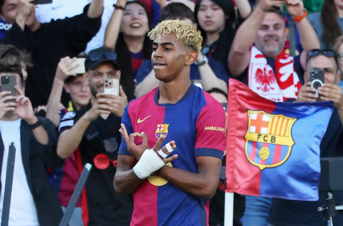 Lamine Yamal celebrates during the match between FC Barcelona and Villarreal CF, corresponding to week 37 of LaLiga EA Sports, at the Olympic Stadium Lluis Companys, in Barcelona, Spain, on May 18, 2025. (Photo by Joan Valls/Urbanandsport/NurPhoto) (Photo by Urbanandsport / NurPhoto via AFP), brutális büntetés