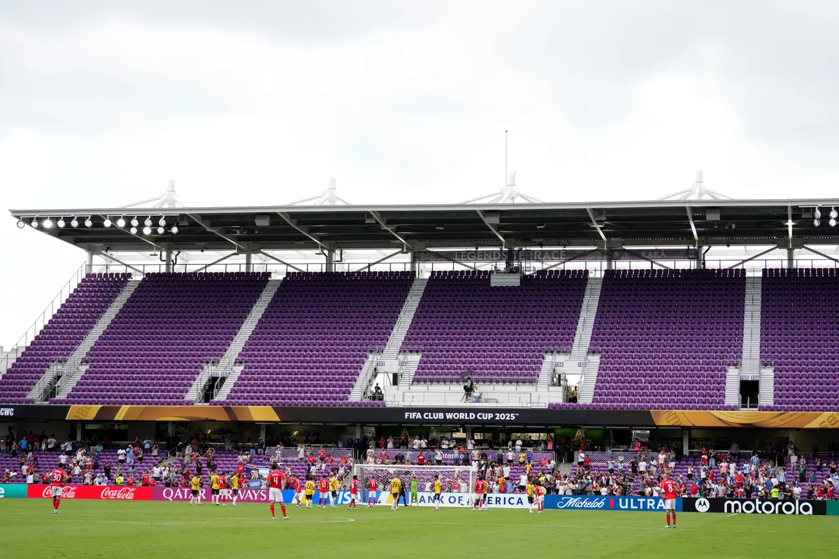 ORLANDO, FLORIDA - JUNE 20: A general view of inside of the stadium with empty seats during the FIFA Club World Cup 2025 group C match between SL Benfica and Auckland City FC at Inter&Co Stadium on June 20, 2025 in Orlando, Florida.   Michael Owens/Getty Images/AFP (Photo by Michael Owens / GETTY IMAGES NORTH AMERICA / Getty Images via AFP), klubvilágbajnokság