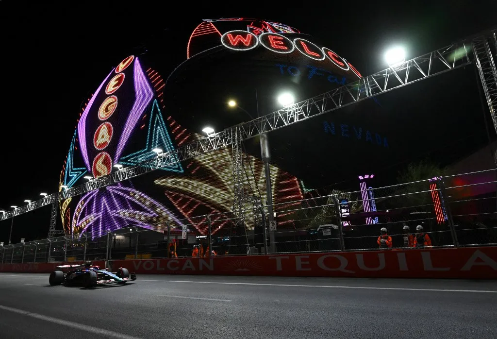 forma-1 RB's Japanese driver Yuki Tsunoda races during the qualifying session for the Las Vegas Formula One Grand Prix in Las Vegas, Nevada on November 22, 2024. (Photo by Patrick T. Fallon / AFP)