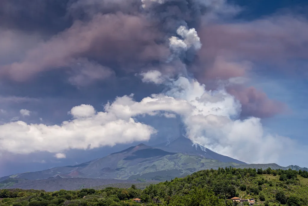 Vulkánkitörés Olaszországban, VulkánkitörésOlaszországban, Etna, Szicília