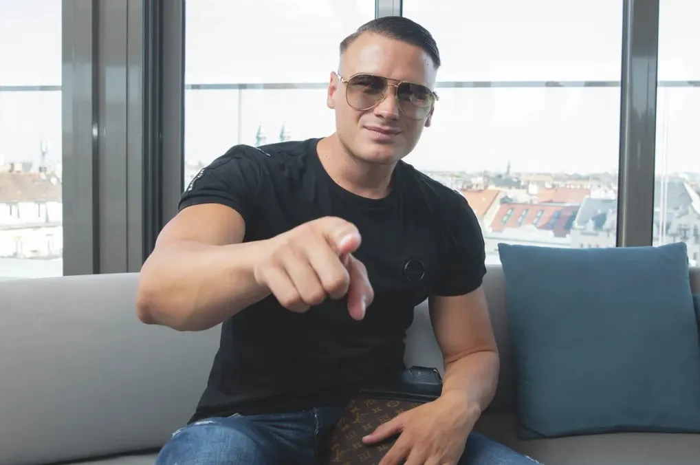 Kiesett a Celeb vagyok influenszere, PSG Ogli.