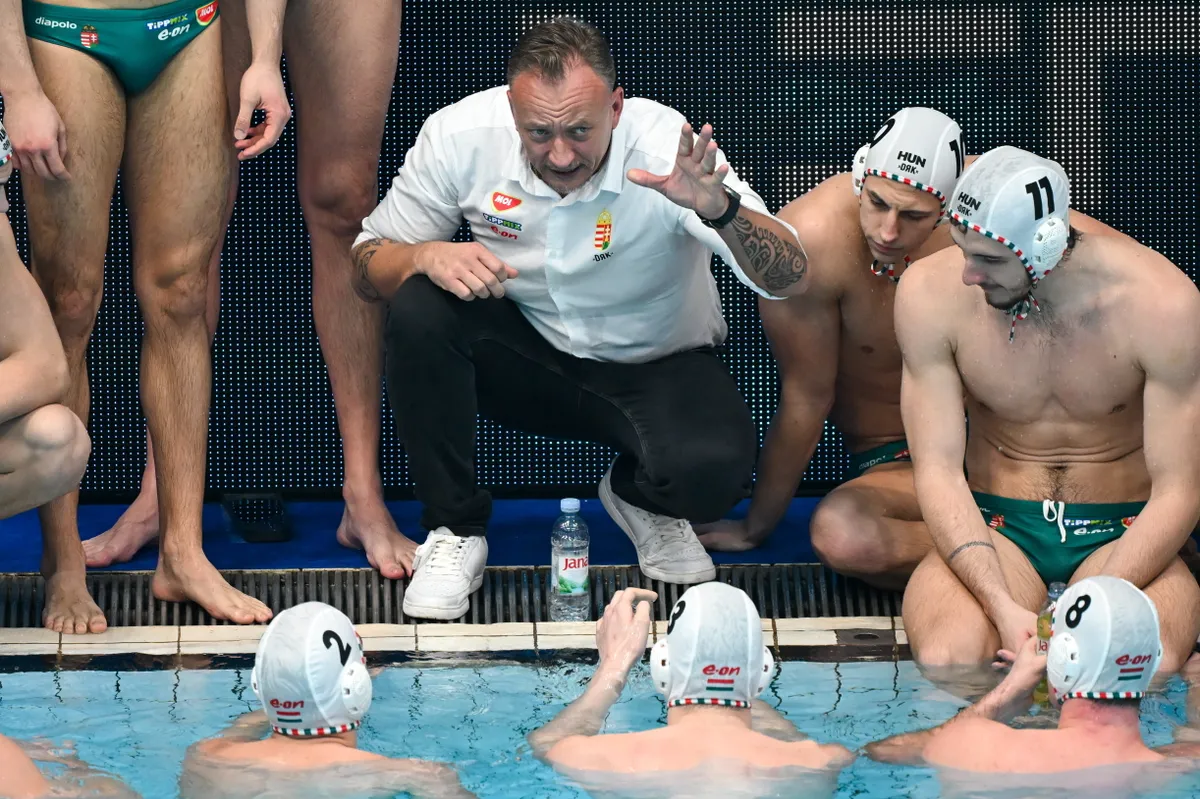 Zágráb, 2024. január 14.
Varga Zsolt, a magyar válogatott szövetségi kapitánya (k) a férfi vízilabda Európa-bajnokság elődöntőjében  játszott Magyarország - Horvátország mérkőzésen a zágrábi Mladost uszodában 2024. január 14-én.
MTI/Illyés Tibor