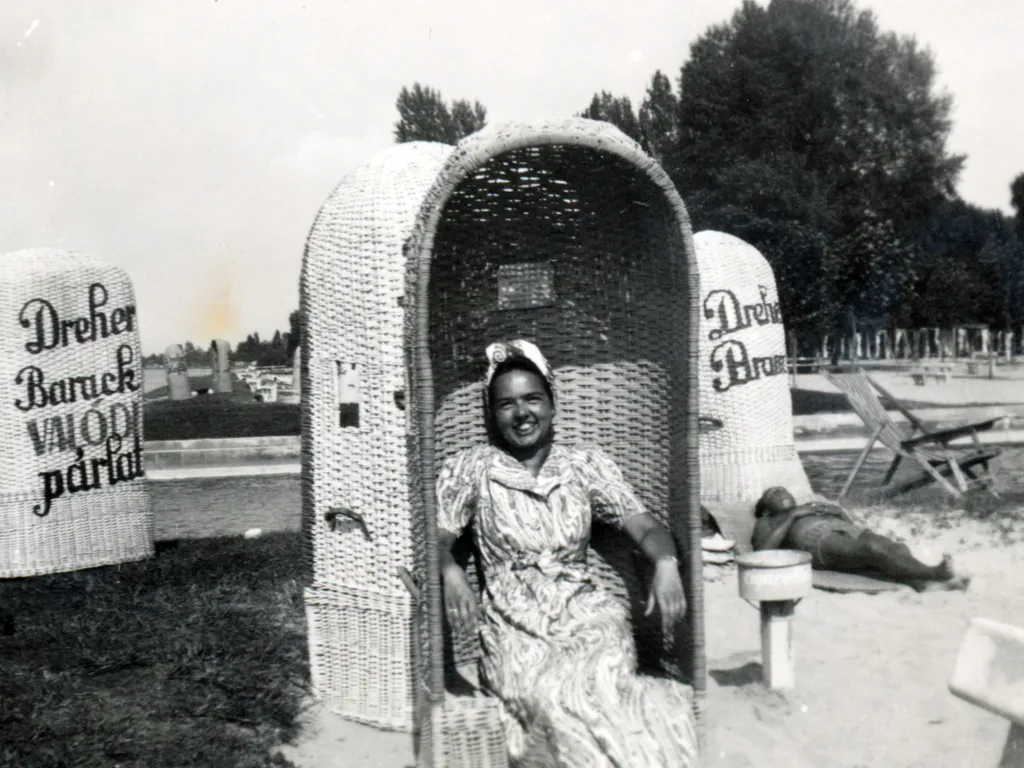 Nézze meg képeinket a régi balatoni nyaralások, régibalatoninyaralások, strand, strandolás, archív, galéria, 2025