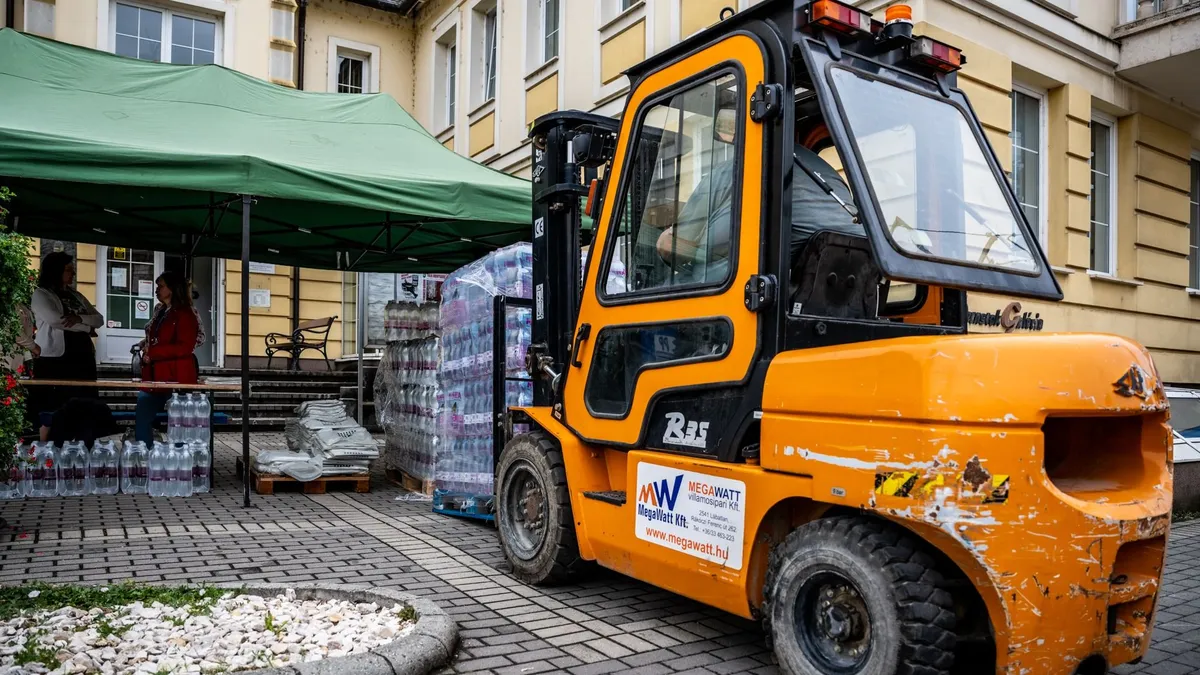 Több mint 68 ezer liter ivóvízzel segítette az Aqua Lorenzo Kft. a csőtörés miatt bajba került embereket