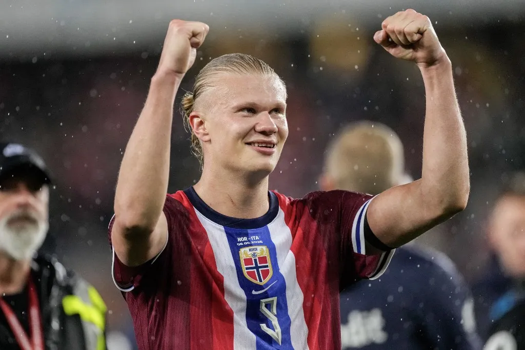 Norway's forward #09 Erling Braut Haaland celebrates after the 2026 FIFA World Cup Qualifying Group I football match between Norway and Italy at the Ullevaal Stadium in Oslo on June 6, 2025. (Photo by Cornelius Poppe / NTB / AFP) / Norway OUT