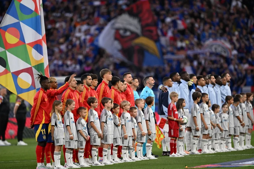 STUTTGART, GERMANY - JUNE 05: Span and France team pose ahead of the UUEFA Nations League 2025 semi-final match between Spain and France at the MHP Arena Stadium on June 5, 2025, Stuttgart, Germany. Halil Sagirkaya / Anadolu (Photo by HALIL SAGIRKAYA / Anadolu via AFP), Nemzetek Ligája