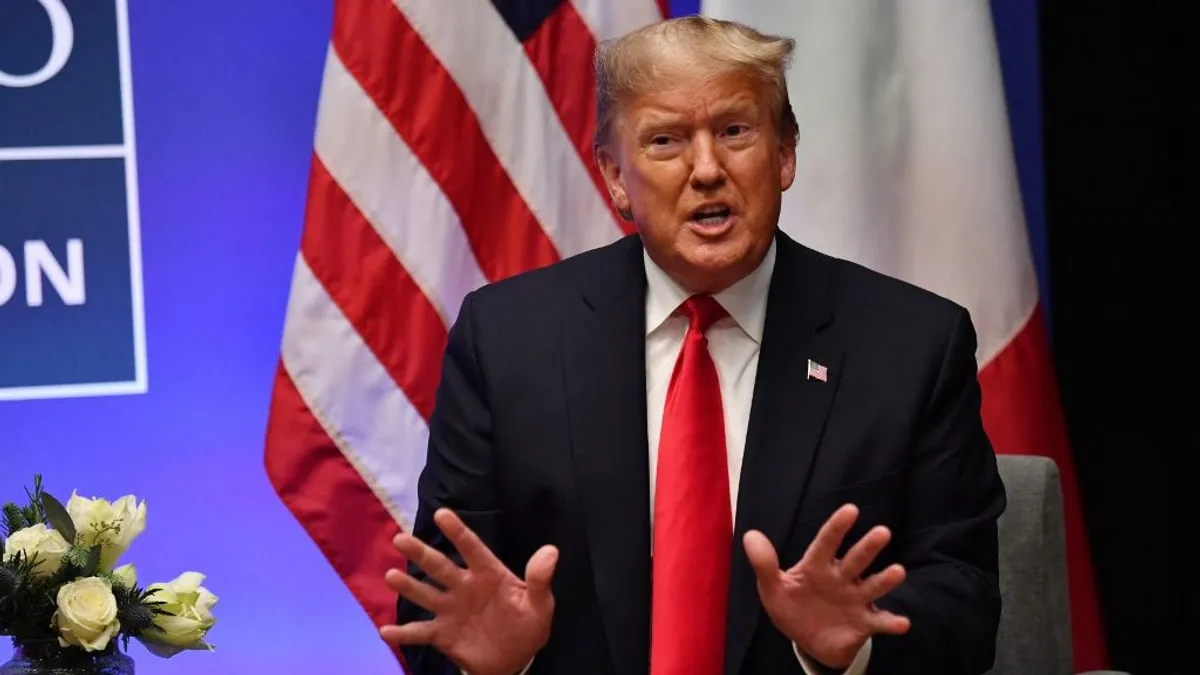 Trump vasfüggönyt húz a terrorveszélyes bevándorlóországok köré