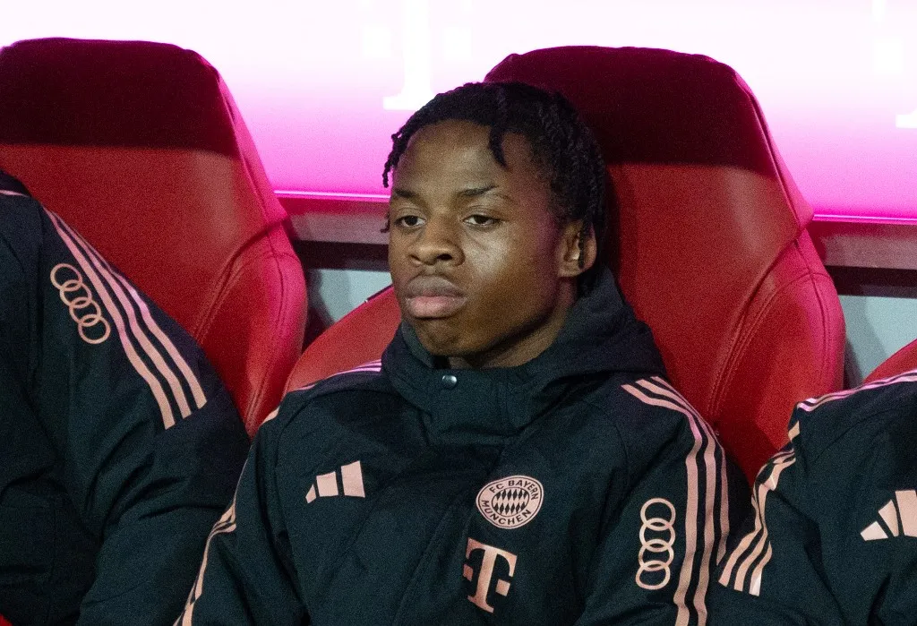 Bayern München 07 February 2025, Bavaria, Munich: Soccer: Bundesliga, Bayern Munich - Werder Bremen, matchday 21 at the Allianz Arena. Wisdom Mike from Munich sits on the bench. Photo: Magdalena Henkel/dpa - IMPORTANT NOTE: In accordance with the regulations of the DFL German Football League and the DFB German Football Association, it is prohibited to utilize or have utilized photographs taken in the stadium and/or of the match in the form of sequential images and/or video-like photo series. (Photo by Magdalena Henkel / dpa Picture-Alliance via AFP)