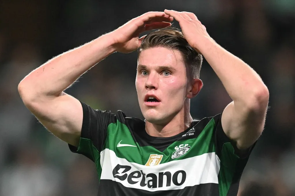 Viktor Gyökeres, Sporting Lisbon's Swedish forward #09 Viktor Gyokeres reacts during the Portuguese League football match between Sporting CP and Moreirense FC at Jose Alvalade stadium in Lisbon April 18, 2025. (Photo by Patricia DE MELO MOREIRA / AFP)