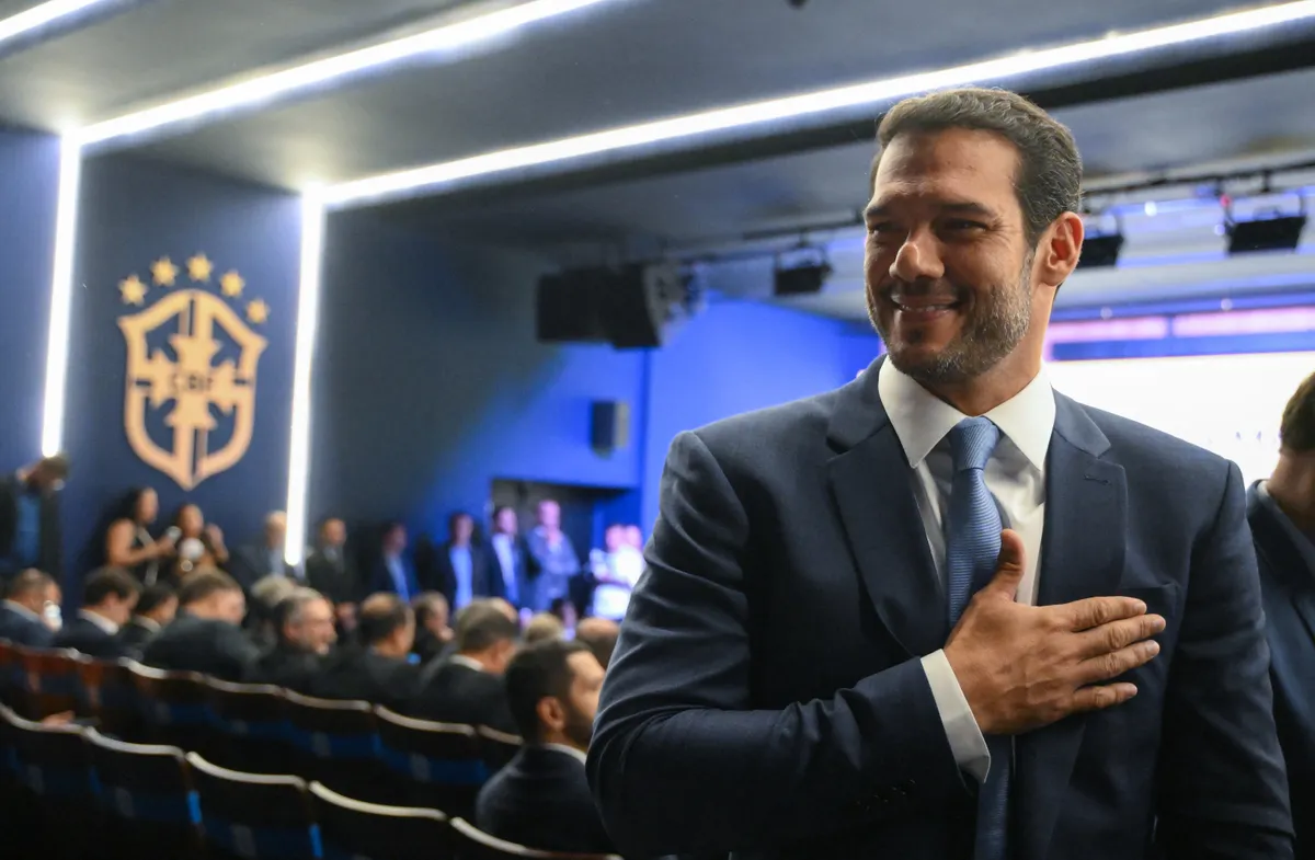 klubvilágbajnokság, The only candidate for the presidency of the Brazilian Football Confederation (CBF), Samir Xaud, gestures during the election day at the CBF headquarters in Rio de Janeiro, Brazil, on May 25, 2025. The Brazilian Football Confederation elected its new president, Samir Xaud, on Sunday, following the recent dismissal of the previous president and on the eve of the arrival of coach Carlo Ancelotti to revive the ailing Seleção. (Photo by MAURO PIMENTEL / AFP)