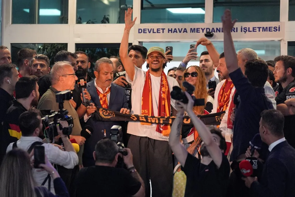 Sallai Roland ISTANBUL, TURKIYE - JUNE 12: Leroy Sane, with whom Galatasaray is conducting transfer talks, arrives in Istanbul, Turkiye on June 12, 2025. The 29-year-old German winger, is welcomed with great enthusiasm by the Galatasaray fans. Adem Kutucu / Anadolu (Photo by Adem Kutucu / Anadolu via AFP)