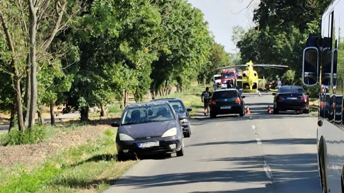 Sofőr és utasa is kirepült az autóból, súlyosak a sérülések