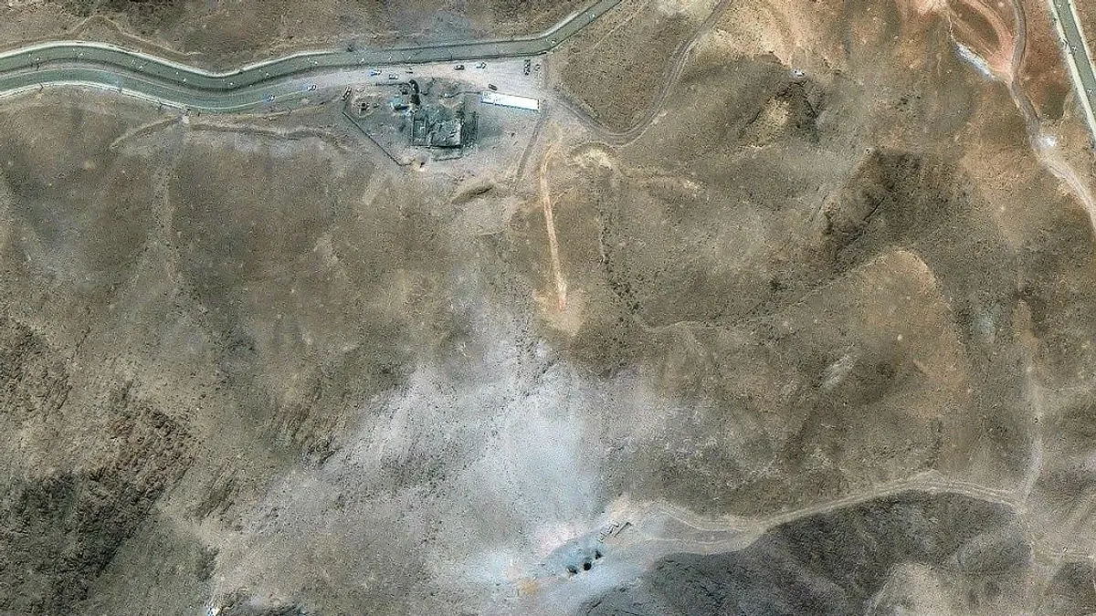 Irán dúsított uránja túlélhette a bombázást