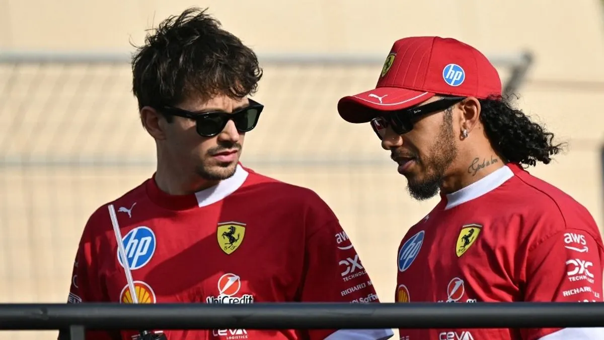 „Utálom!” – kiabálta Leclerc Hamiltonnak a Ferrari szuperautójában – videó