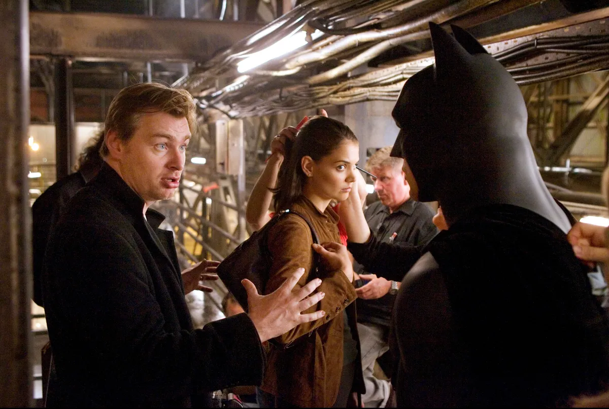 Prod DB © Warner Bros. - Di Bonaventura Pictures / DR
BATMAN BEGINS (BATMAN BEGINS) de Christopher Nolan
2005 USA
avec Christopher Nolan, Katie Holmes et Christian Bale sur le tournage
d'apres le personnage de comics de Bob Kane